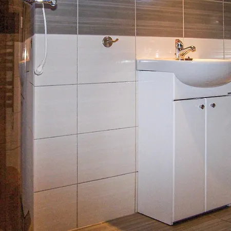 בית נופש In With Kitchenette